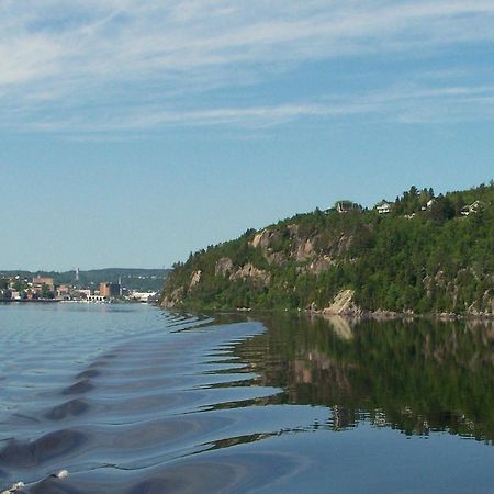 Auberge Centre Ville Chicoutimi Exteriér fotografie