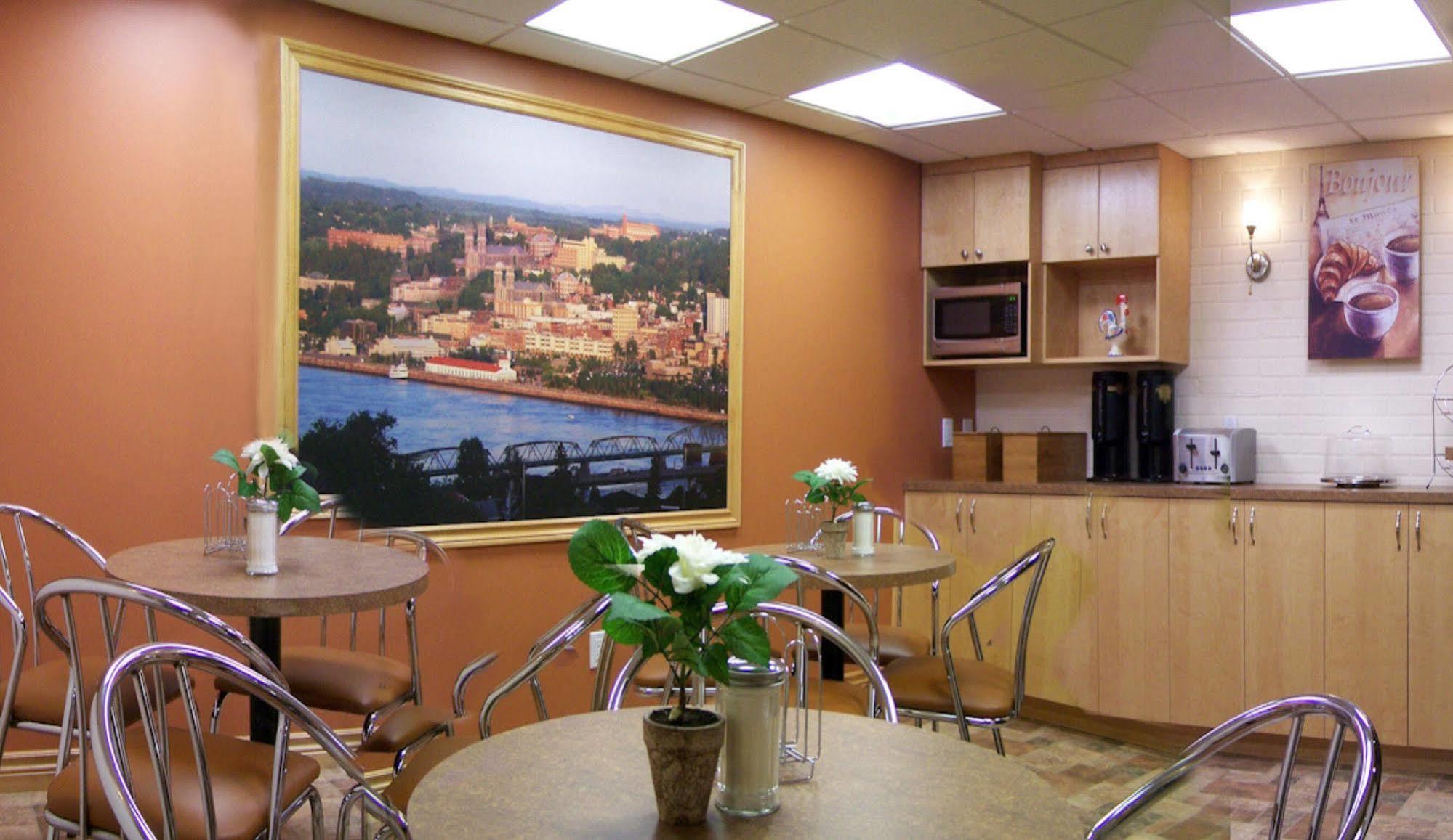 Auberge Centre Ville Chicoutimi Exteriér fotografie